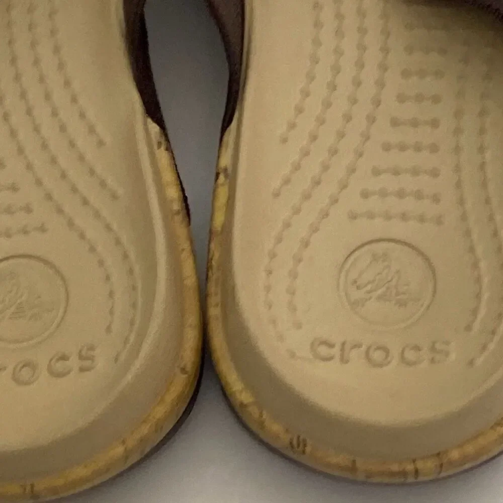 CROCS flat pattern