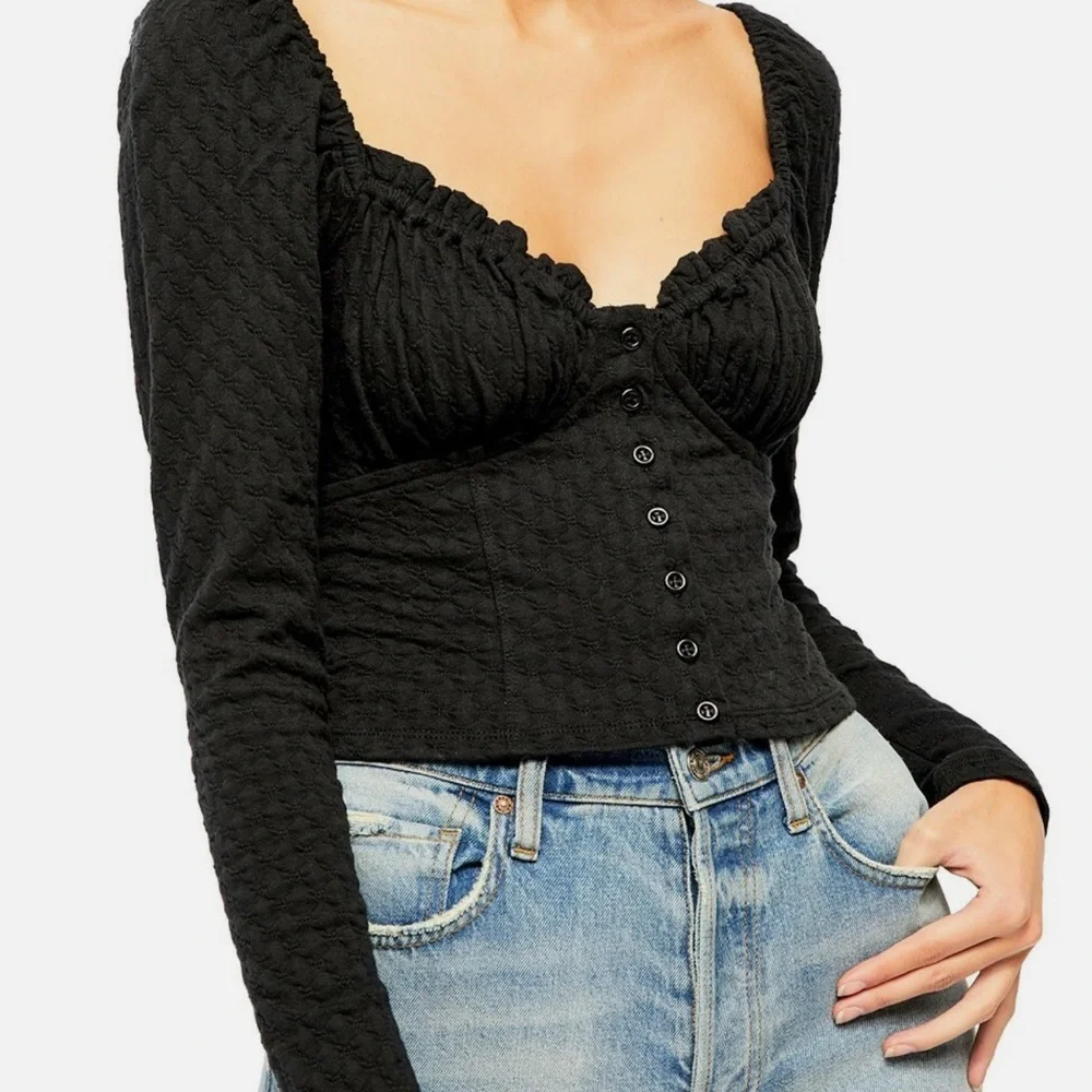 Free People Ladybug Long Sleeve‎ Sweetheart Neck cropped blouse Black small