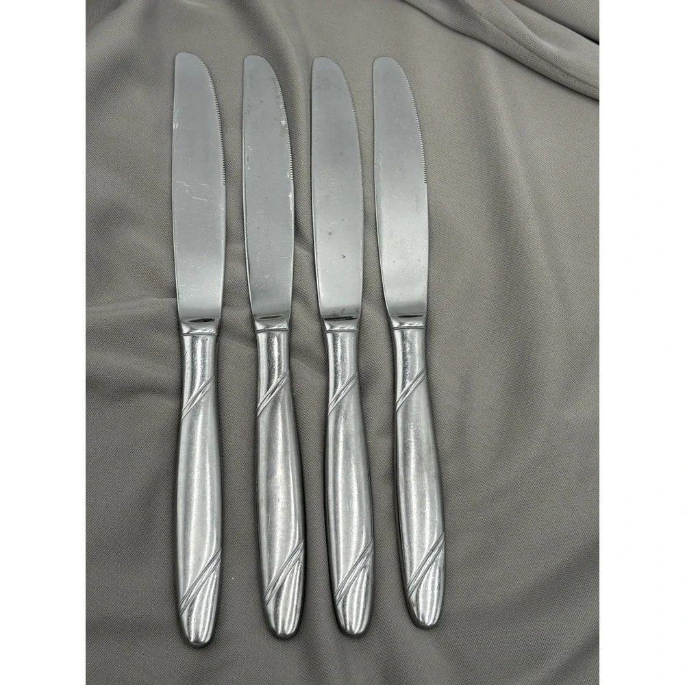 Set of 4 FOUR Oneida RISOTTO‎ Dinner Knives 9 1/4