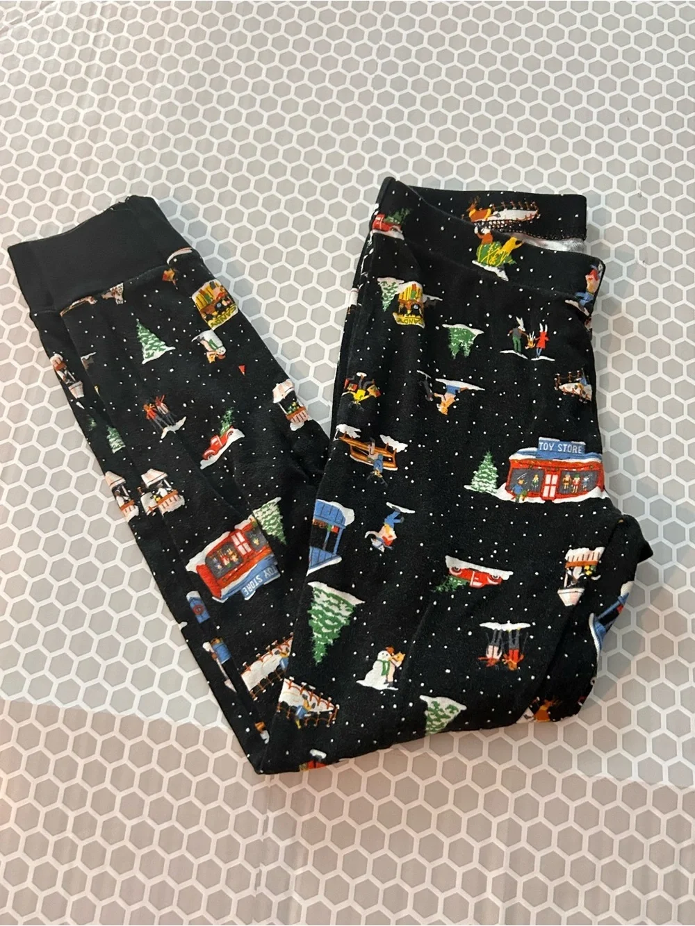 Old Navy Kids Black Holiday Village Pajama Set. Size L (10)