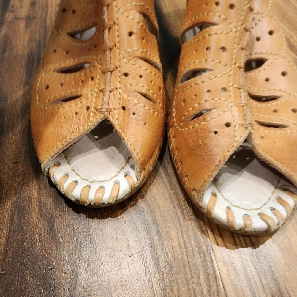 PIKOLINOS tan leather