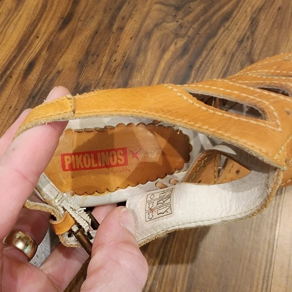 PIKOLINOS tan leather