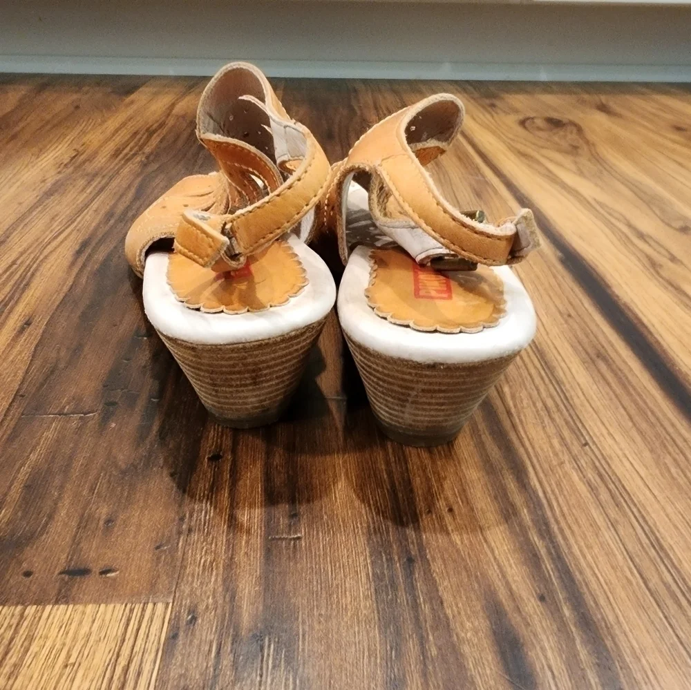 PIKOLINOS tan leather