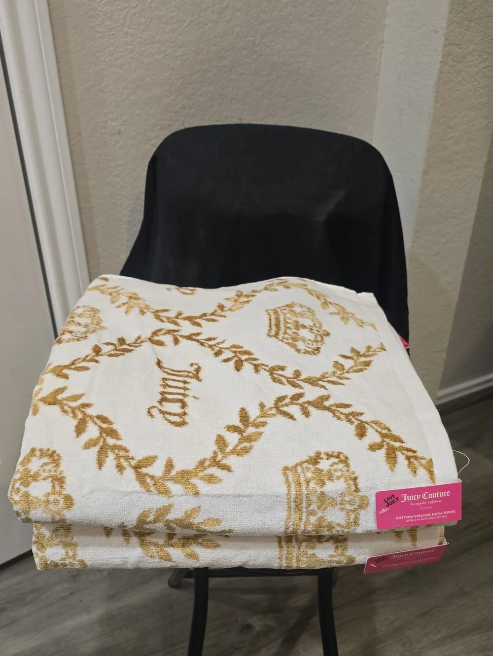 Juicy Couture luxurious accent