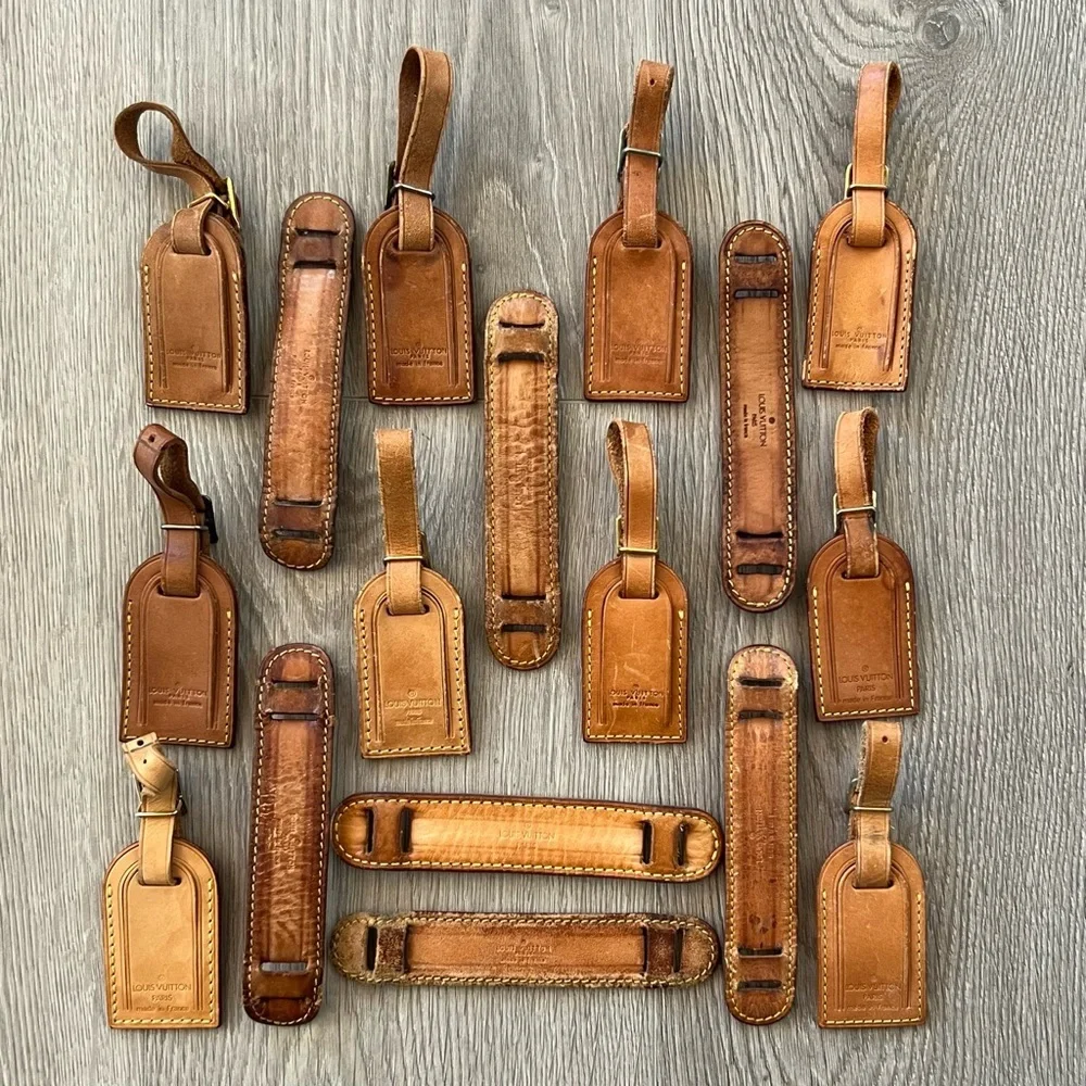 Lot of 17 LV pieces (tags and shoulder pads) Louis Vuitton