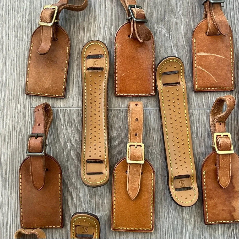 Lot of 17 LV pieces (tags and shoulder pads) Louis Vuitton