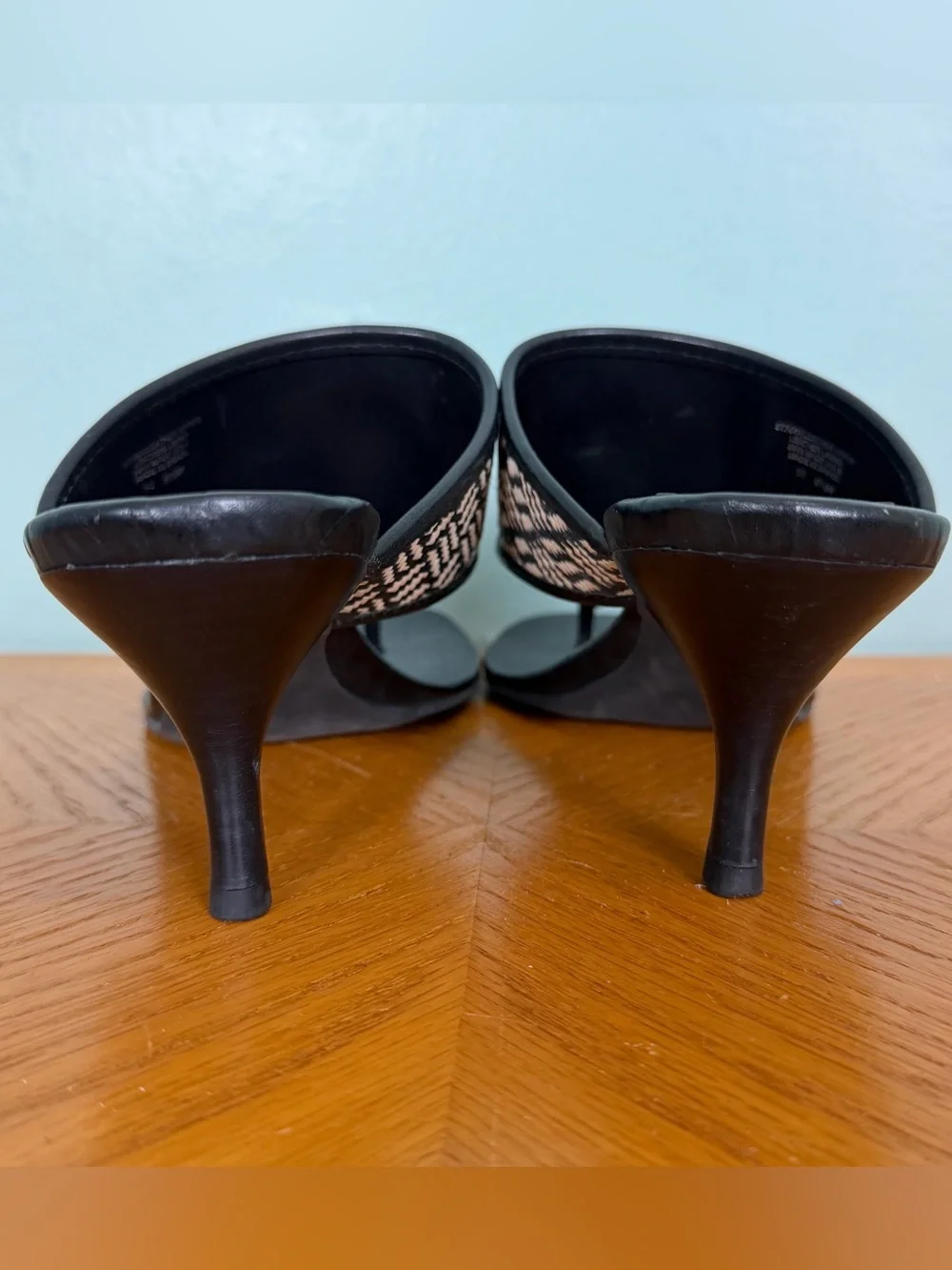 Tory Burch Fete Woven Raffia Logo Detail Thong Sandal Kitten Heel Black White