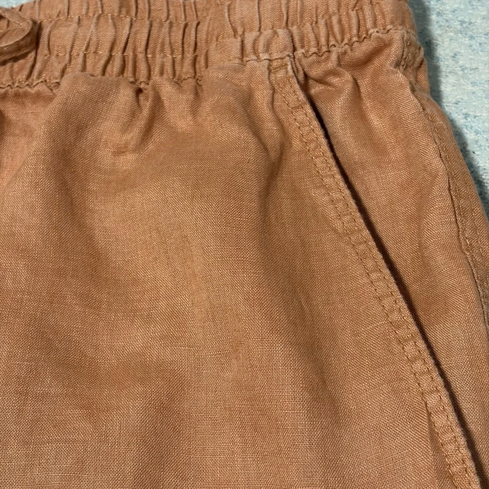 H&M opening feature elasticized