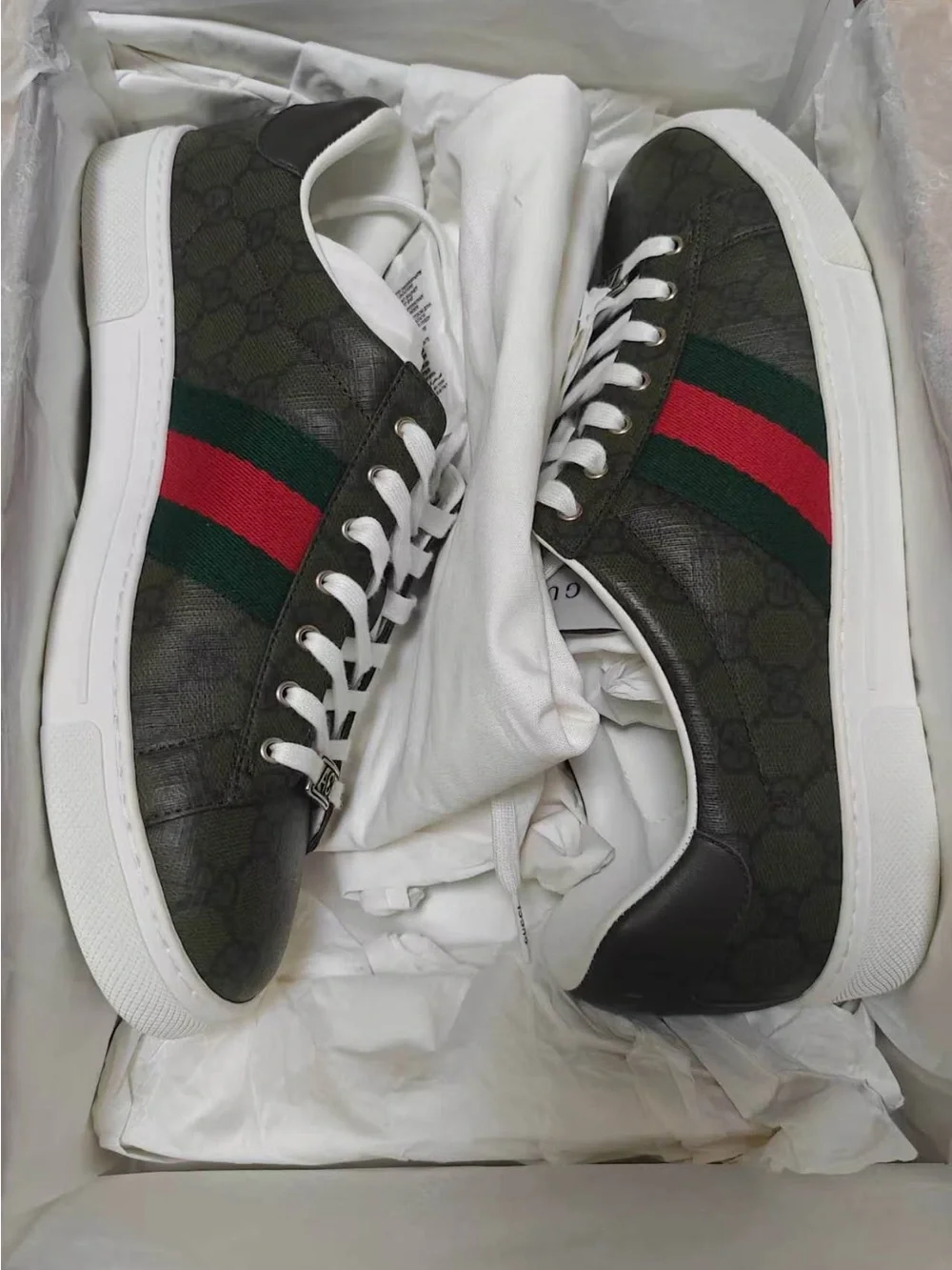 Men Gucci Ace GG Supreme Sneakers
