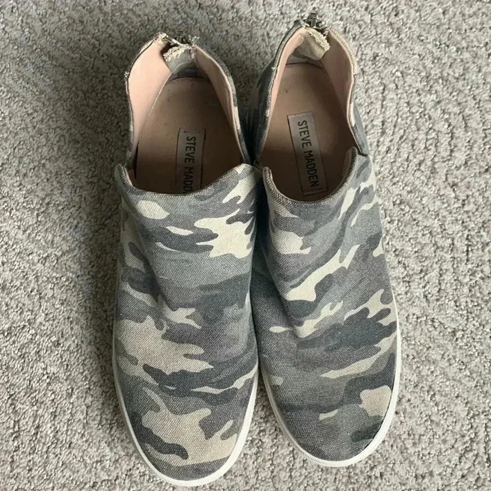 Steve Madden Georgie sneaker size 9 1/2 medium camouflage canvas print