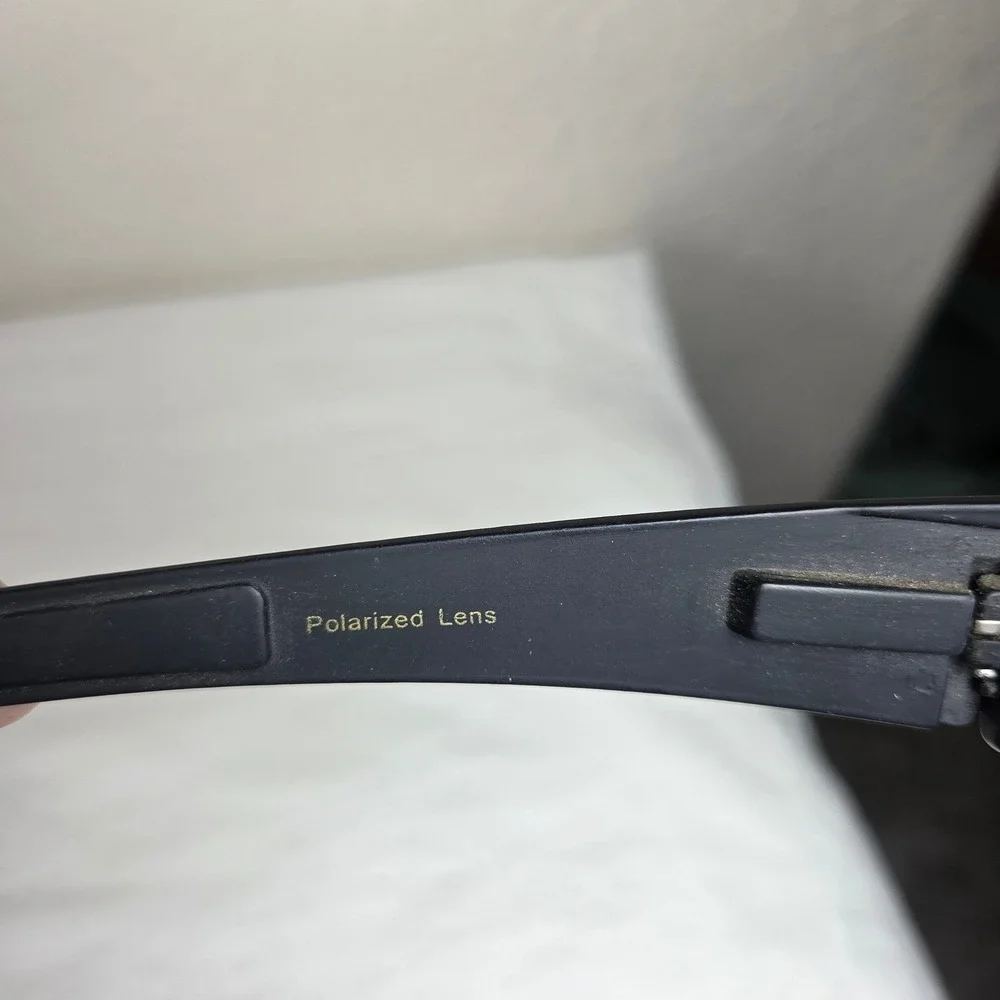 The Unbranded Brand polarized fit