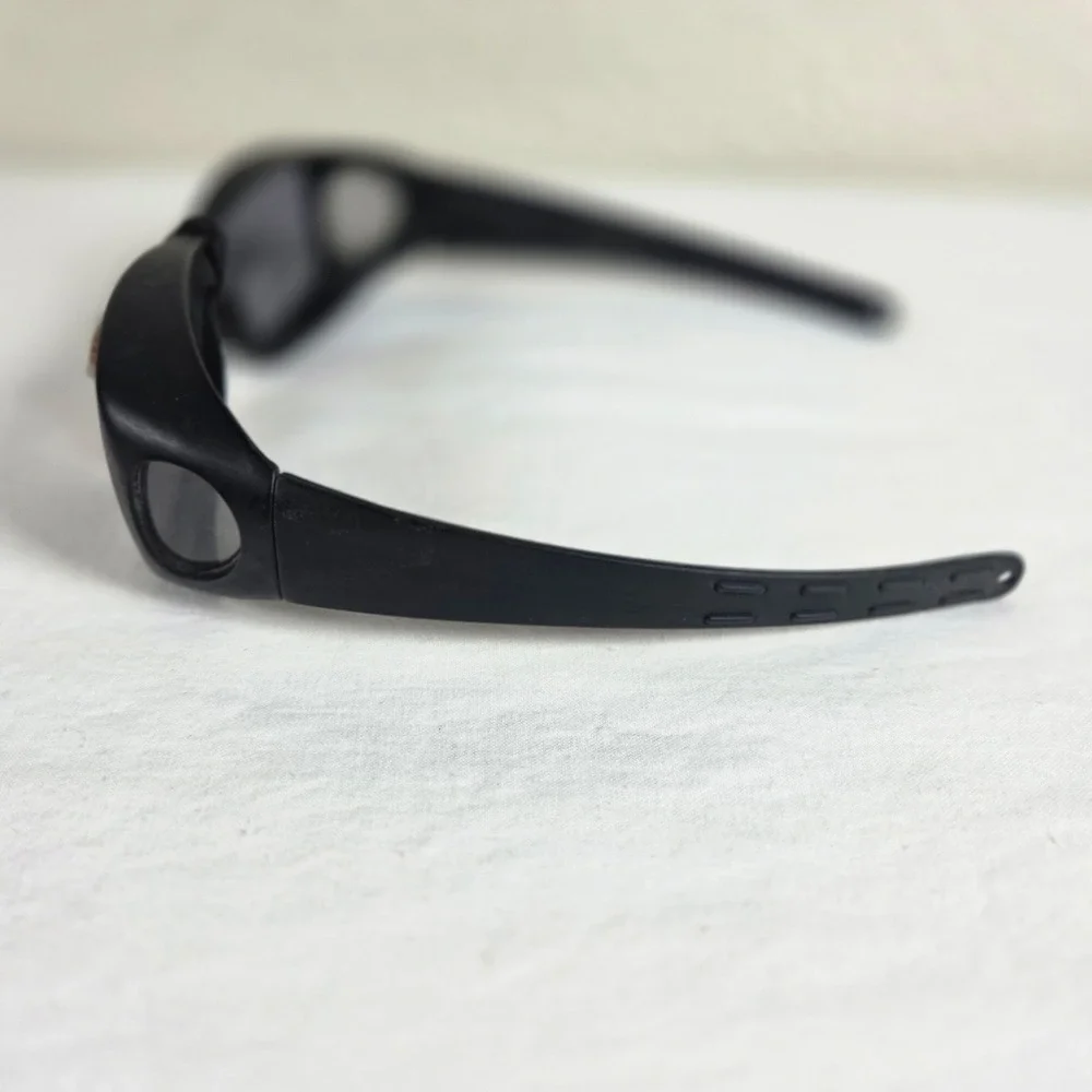The Unbranded Brand polarized fit