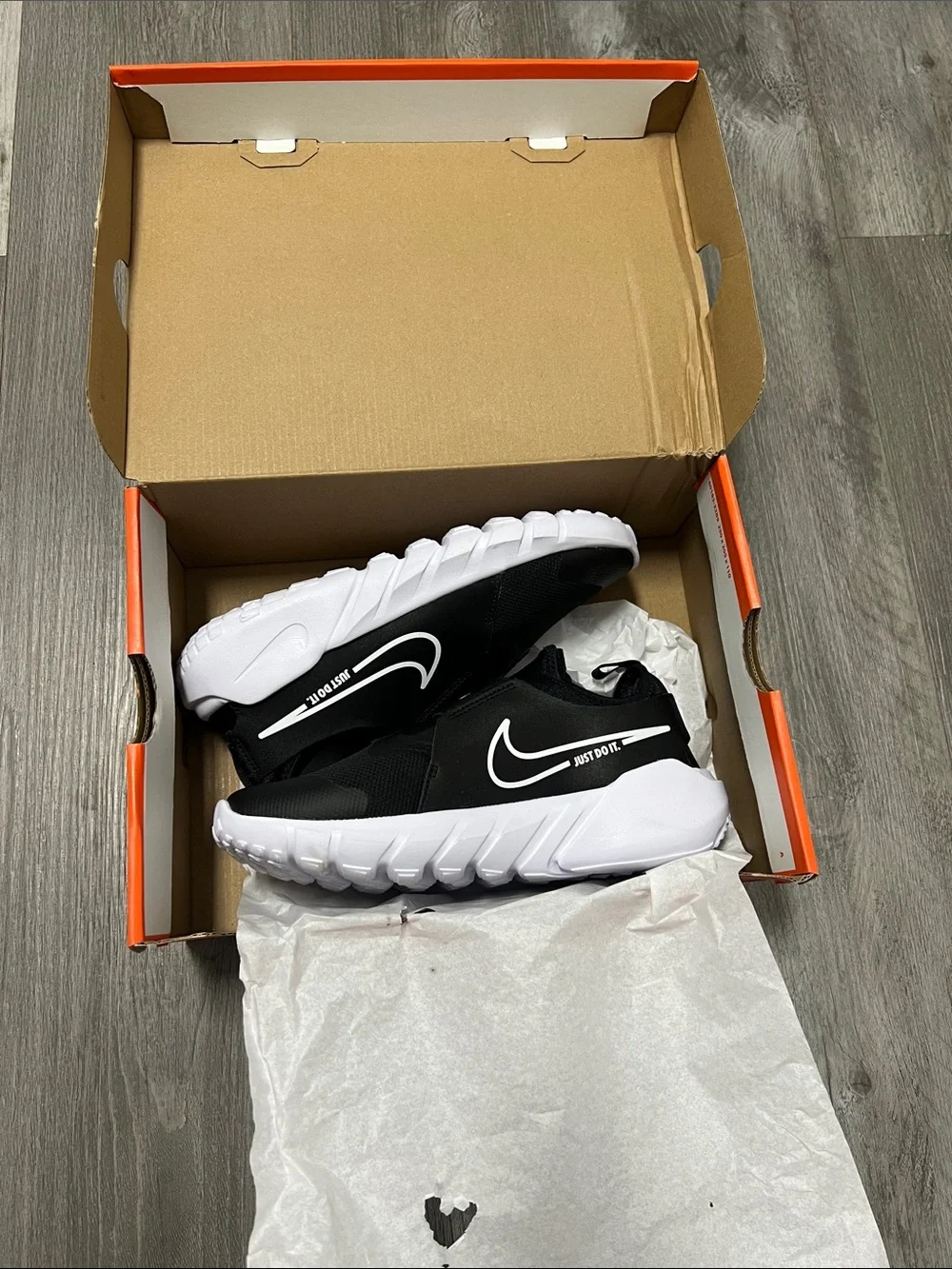 Nike Flex Runner 2 ( GS) - size 5Y like new!