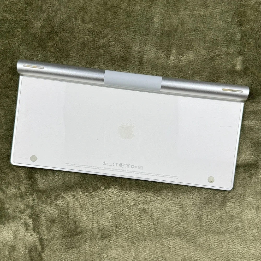 Apple Wireless Keyboard A1314 Silver Aluminum Bluetooth MC184LL/B Mac iPad