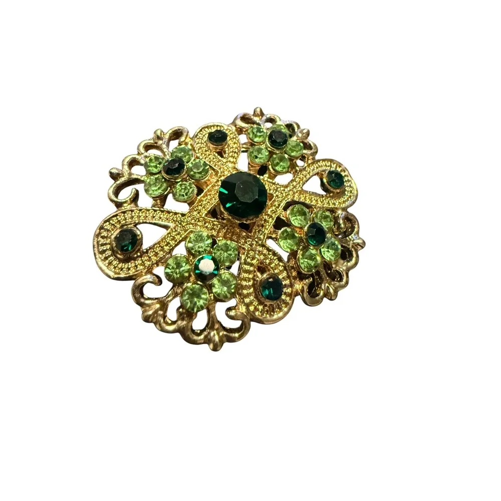 Vintage vibes Brooch Pin Gold Tone Green Rhinestone Filigree‎ Floral Costume