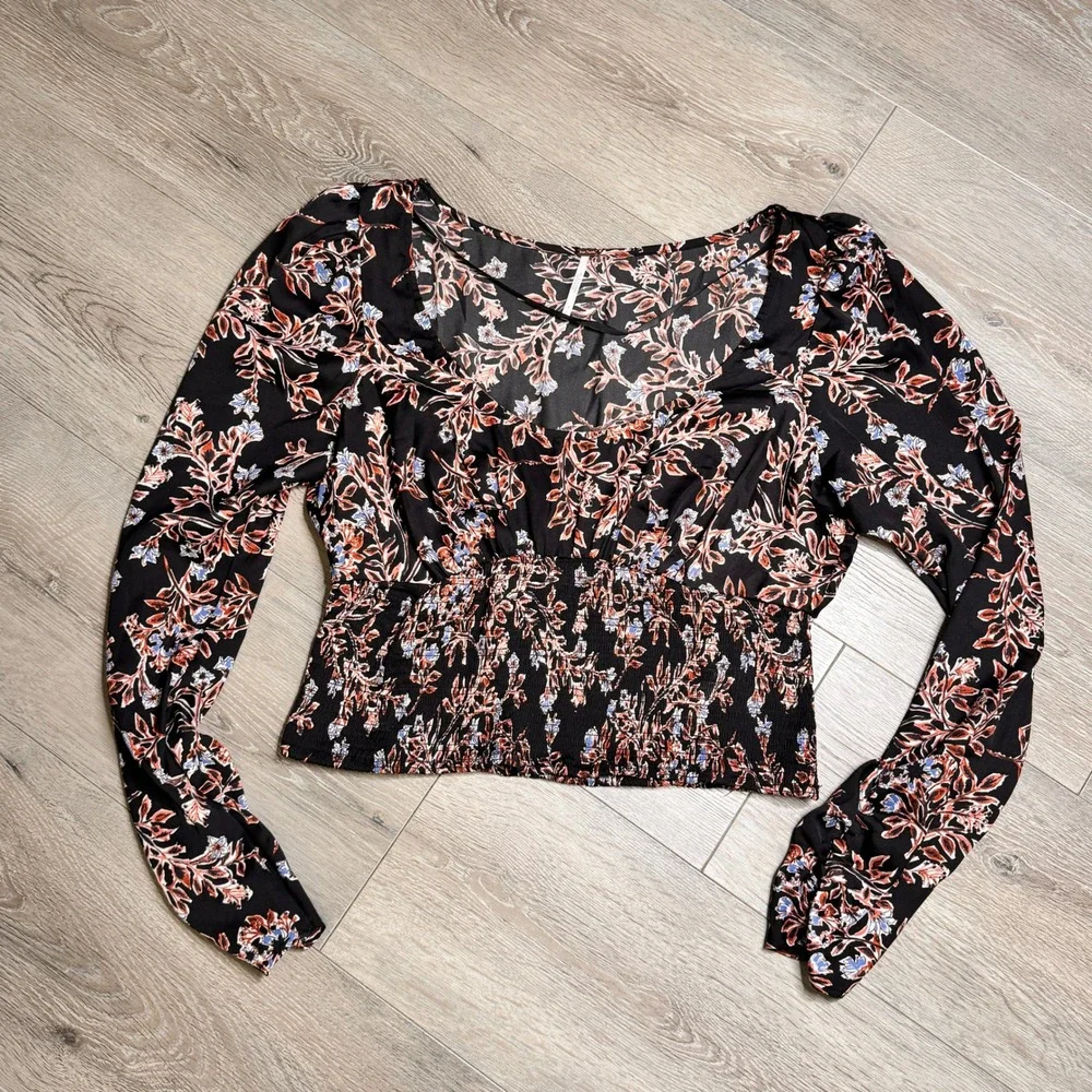 Free People Santiago Print‎ Black Floral Smocked Cropped Peasant Blouse Large L