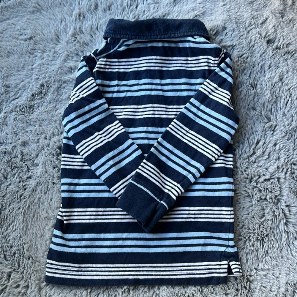 Old Navy bottom shirt