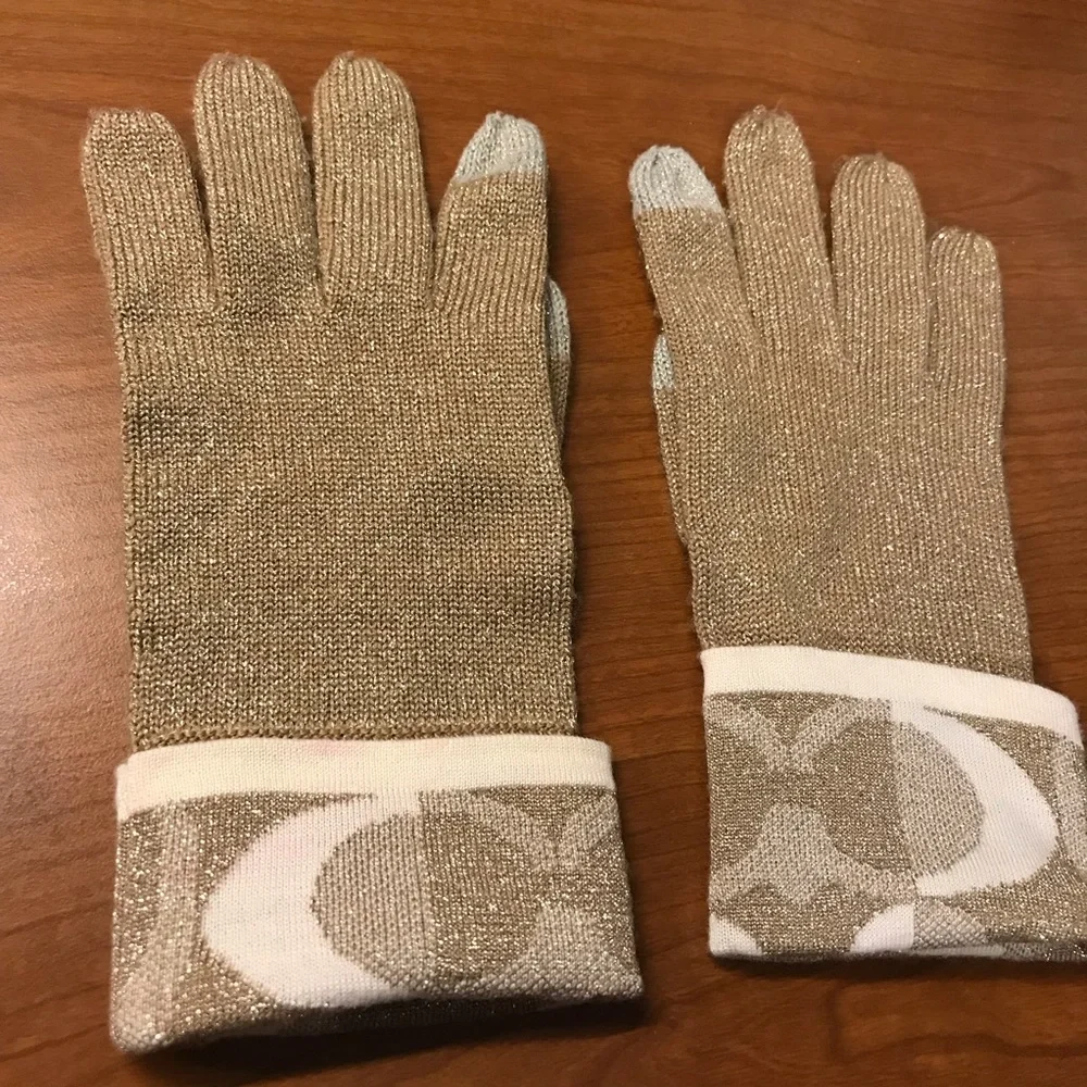Coach signature wool