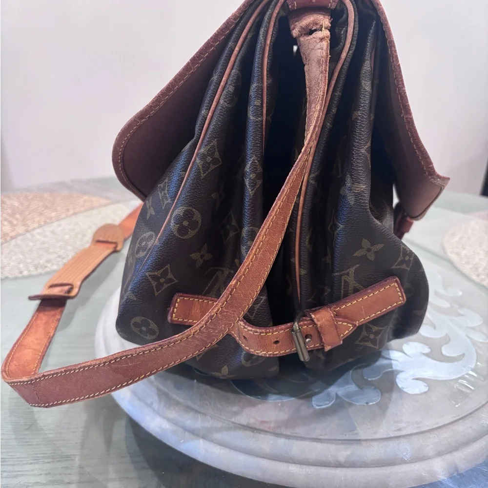 Louis Vuitton Saumur 35 & COA