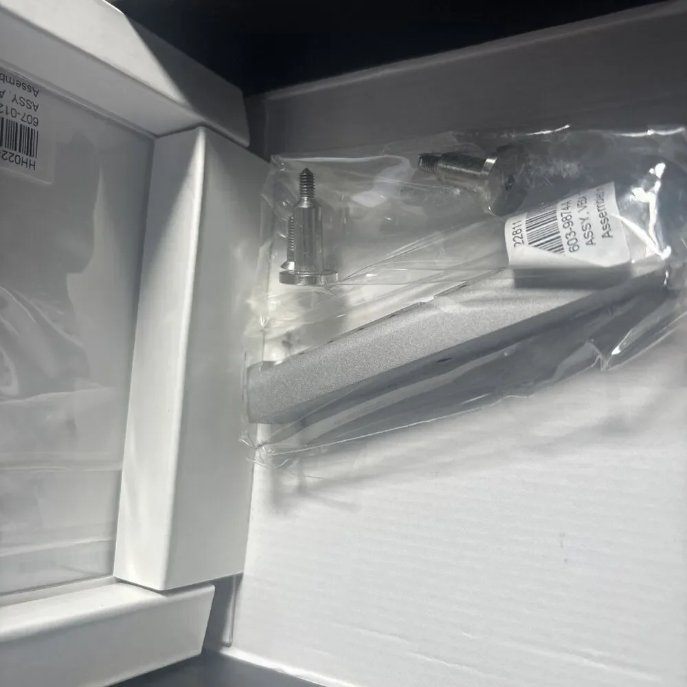Apple MC772ZM/A VESA Mount Adapter Kit Silver A1313