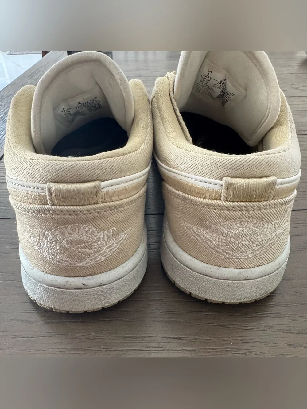 Nike wear discoloration