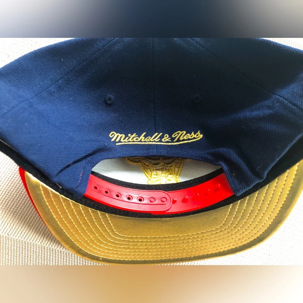 Mitchell & Ness win has item