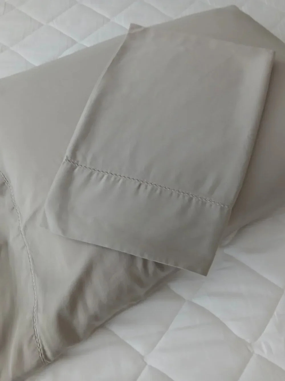 Tahari pillowcases top