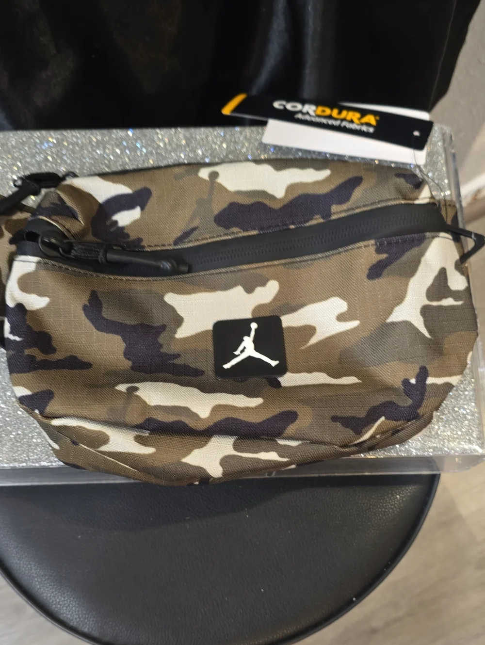 Jordan compact waist