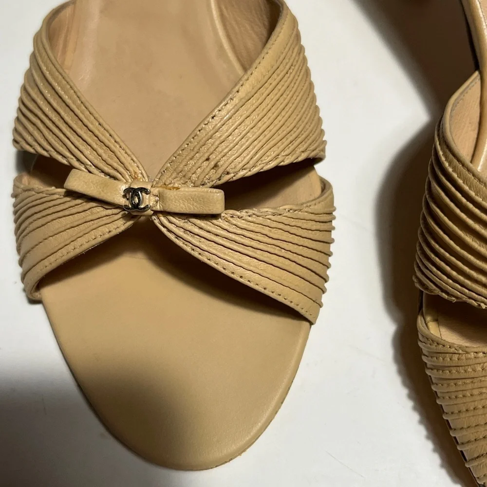 CHANEL elegant sandals