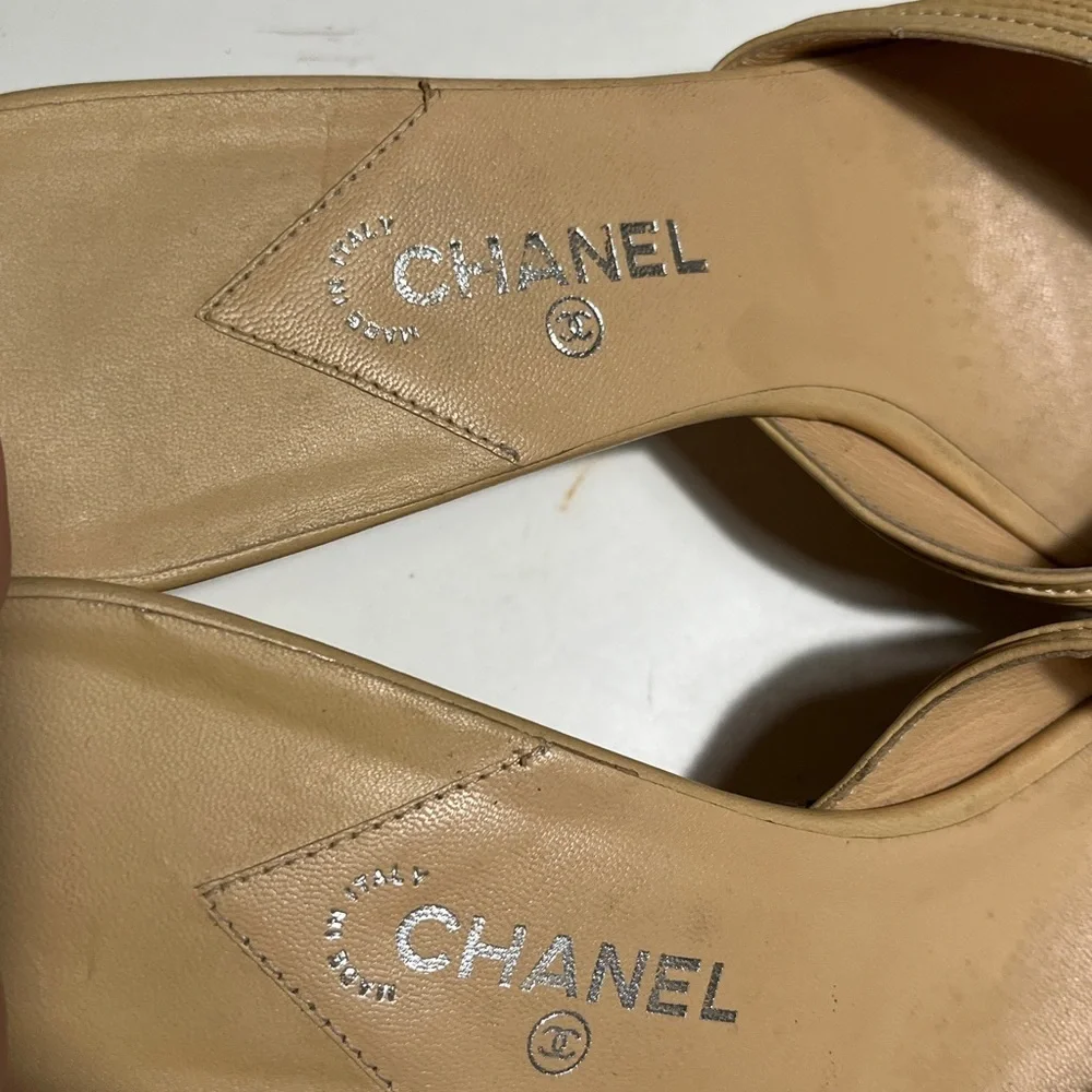 CHANEL elegant sandals