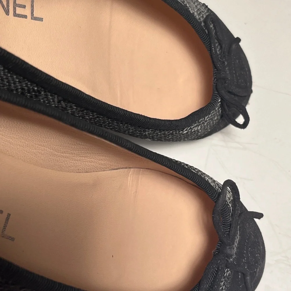 CHANEL chic black