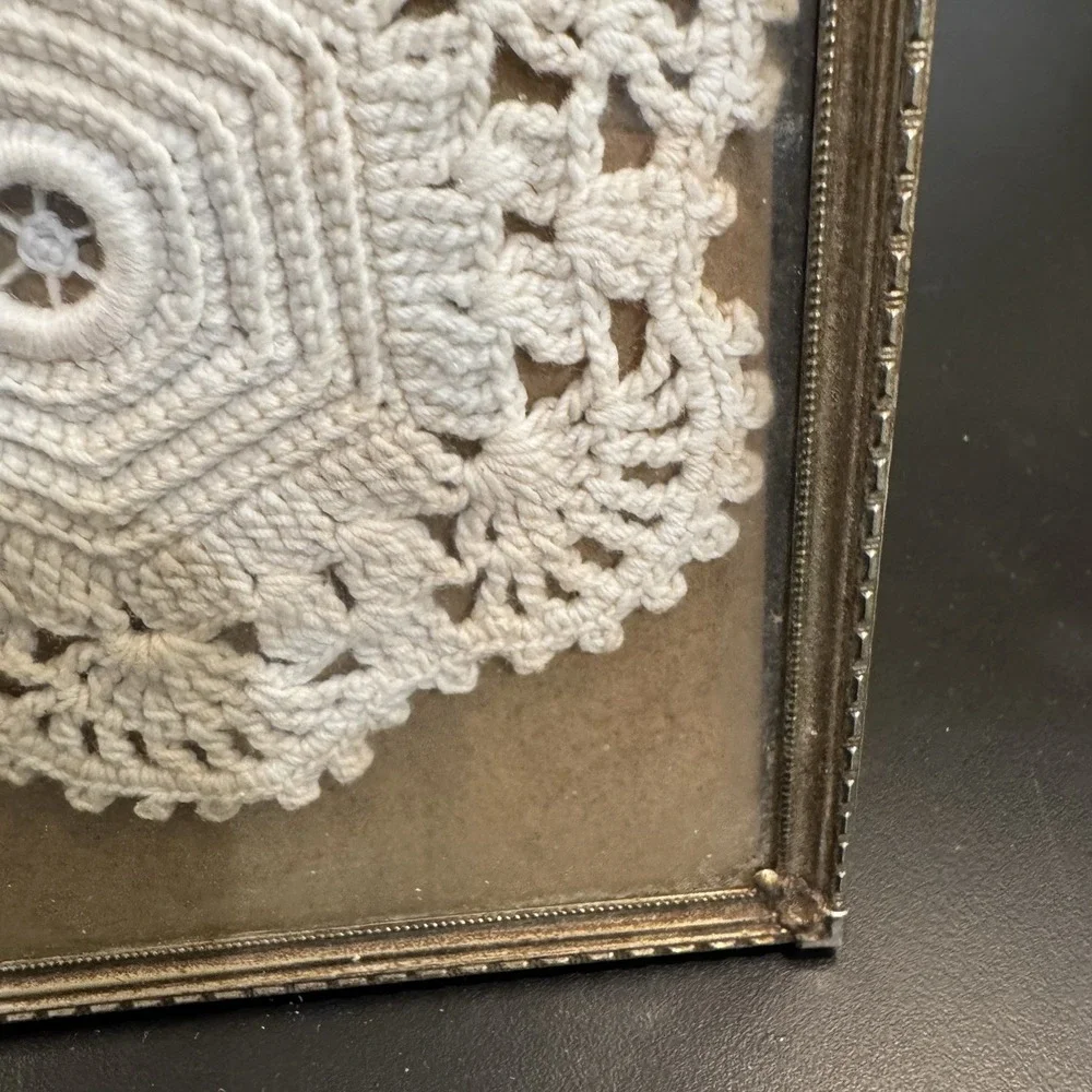 Vintage framed doily‎