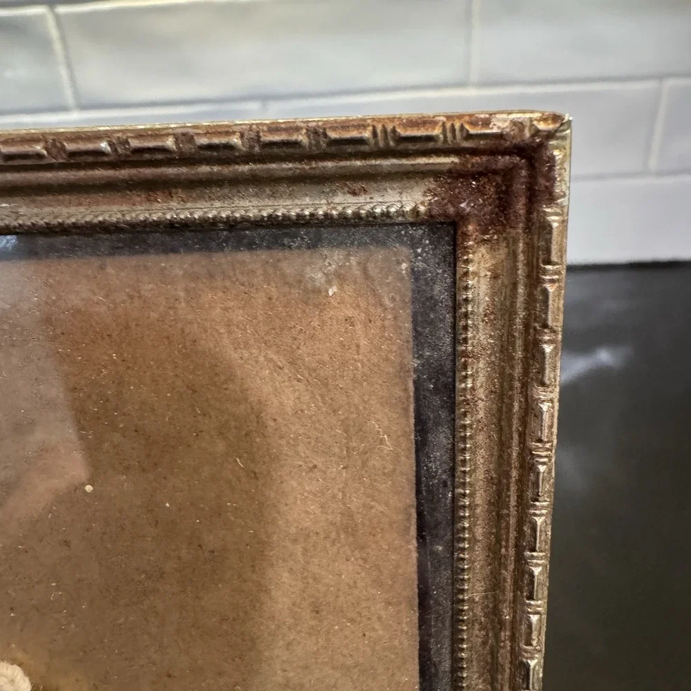 Vintage framed doily‎
