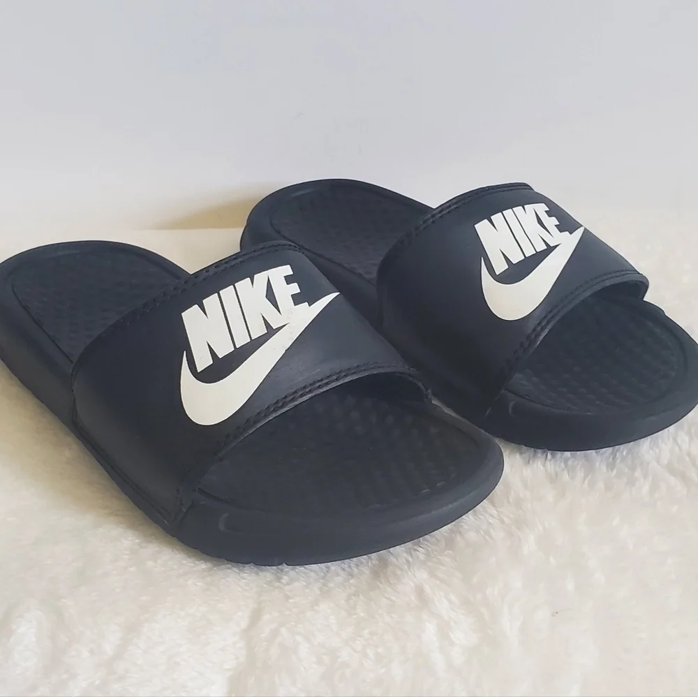 Nike benassi black