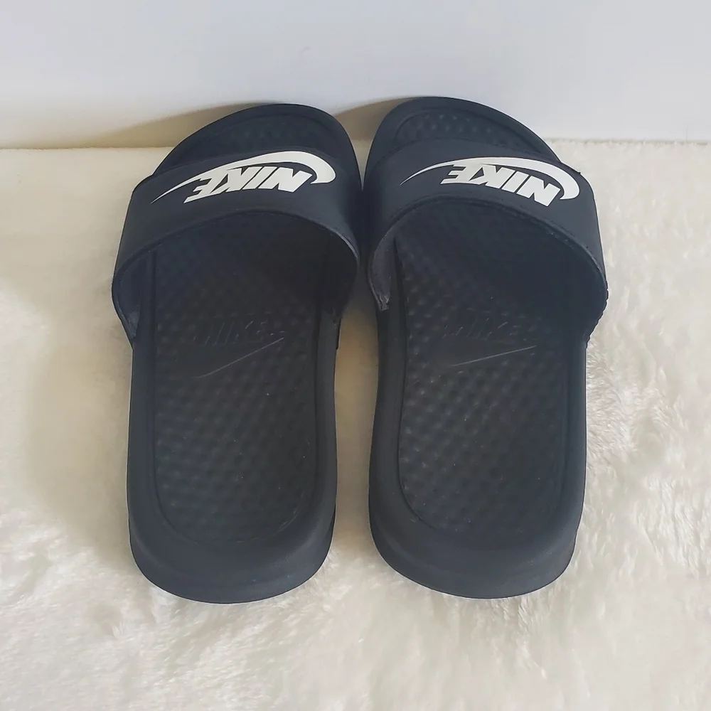 Nike benassi black
