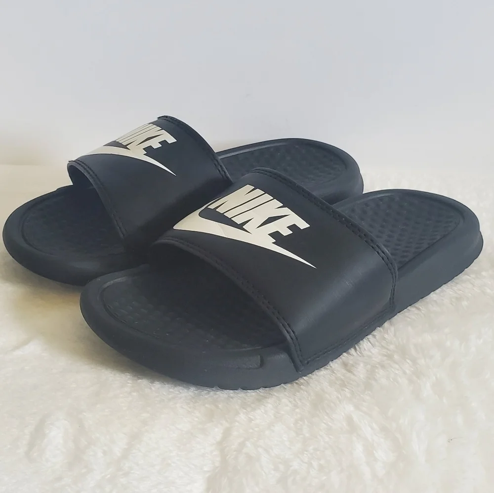 Nike benassi black