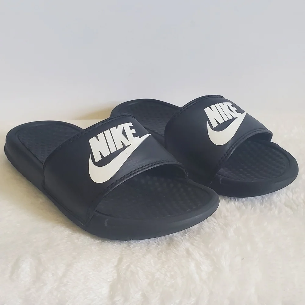 Nike benassi black