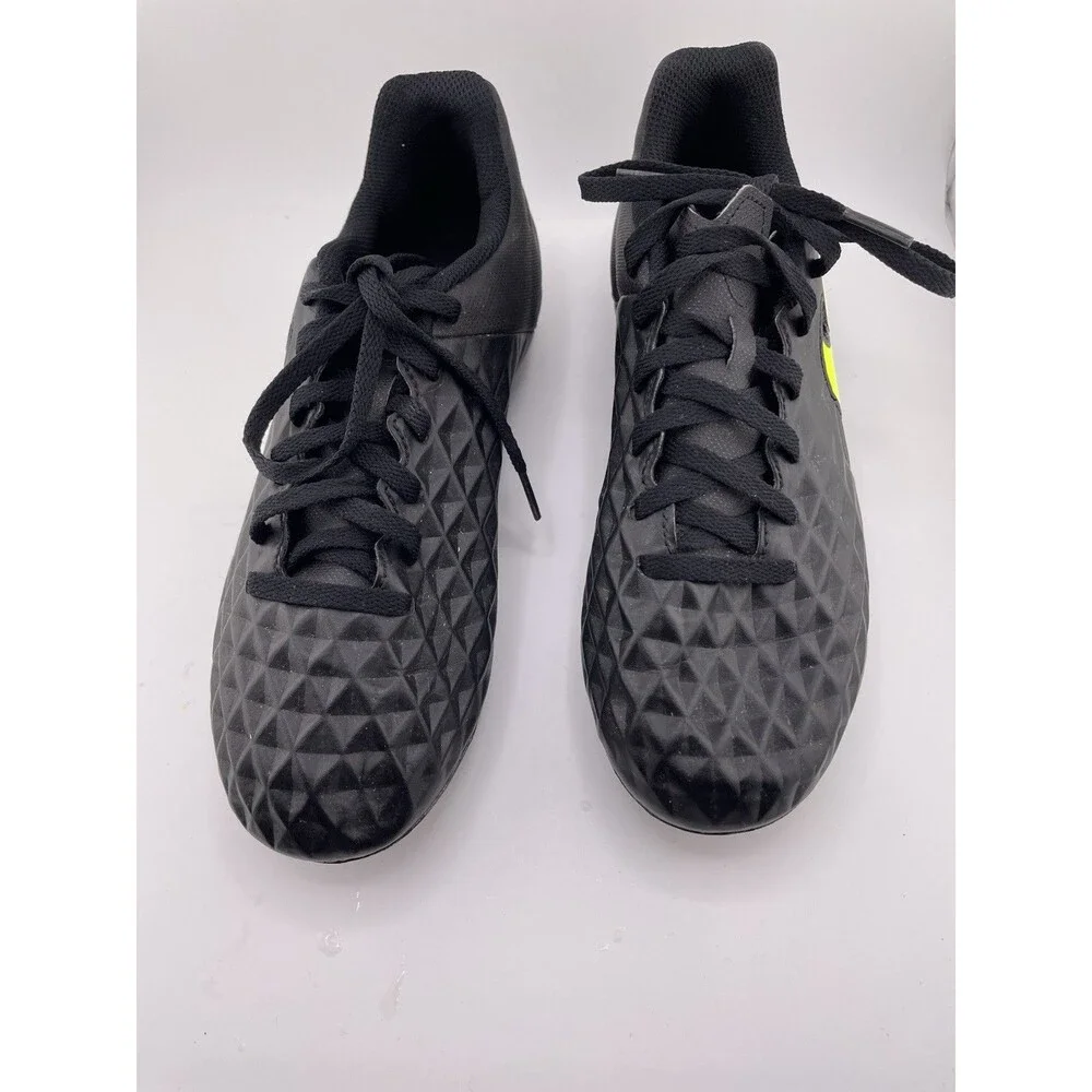 Nike Soccer Cleats Shoes Boys Size 4.5Y Black Tiempo Legend 8 Club AT5881-070