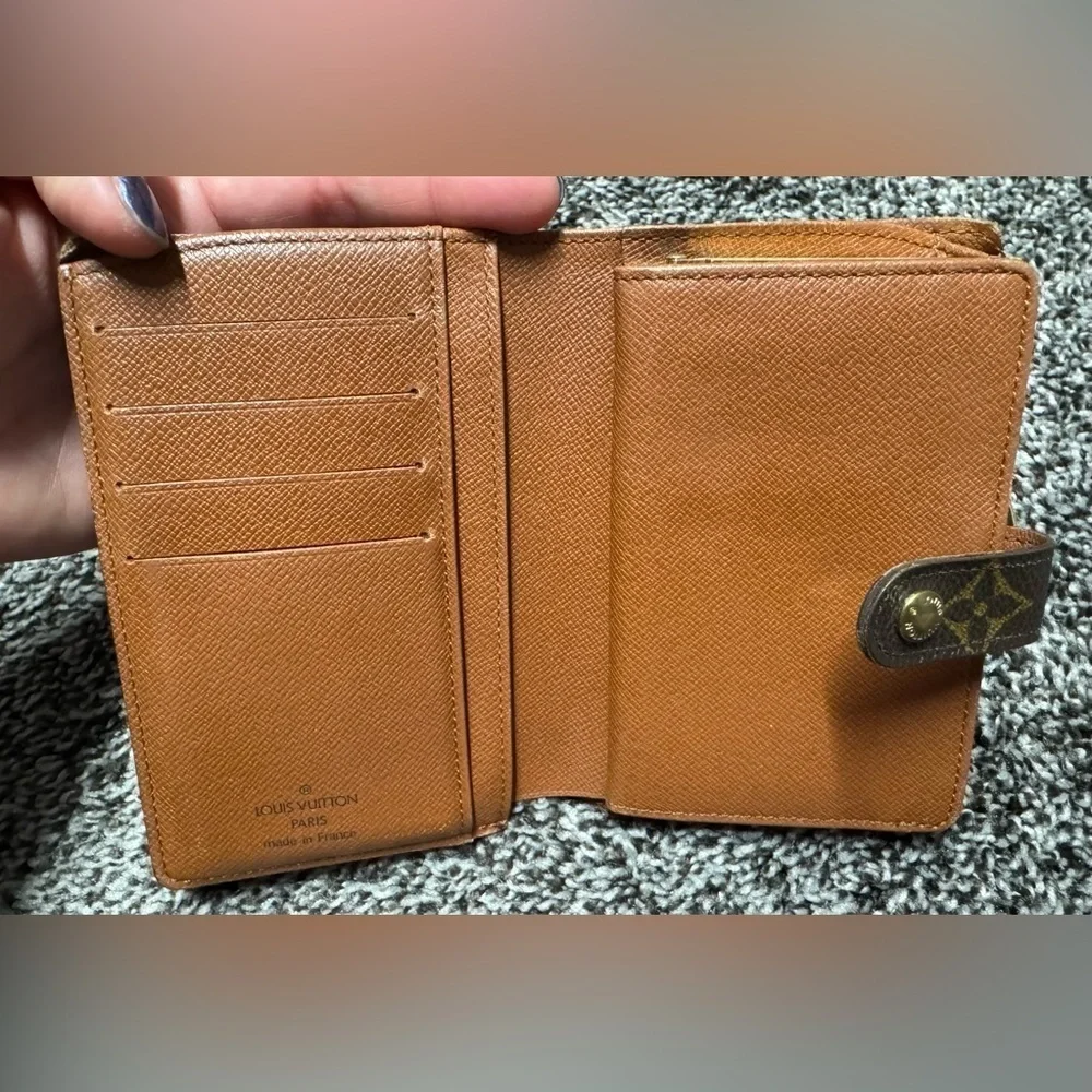 Louis Vuitton kiss lock monogram wallet