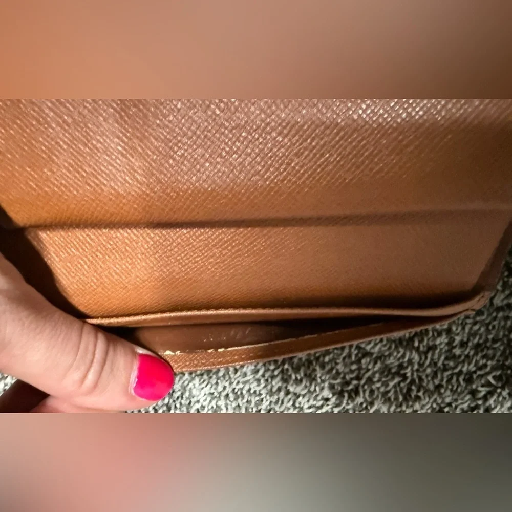 Louis Vuitton kiss lock monogram wallet