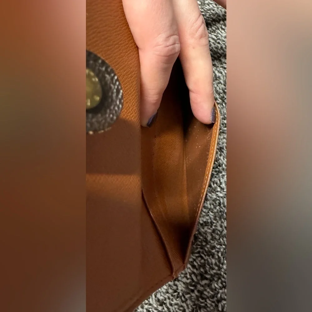 Louis Vuitton kiss lock monogram wallet