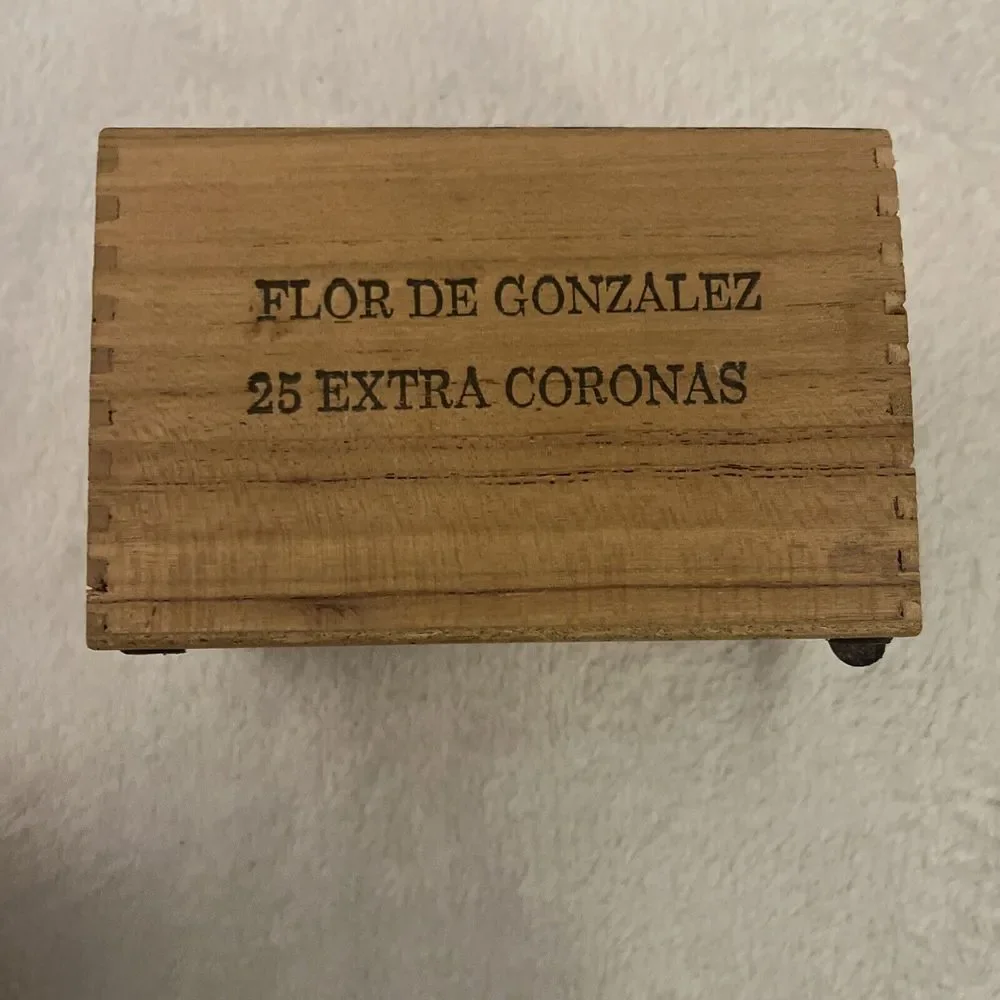 EMPTY FLOR DE GONZALEZ CIGAR WOODEN BOX MIAMI,‎ FLORIDA