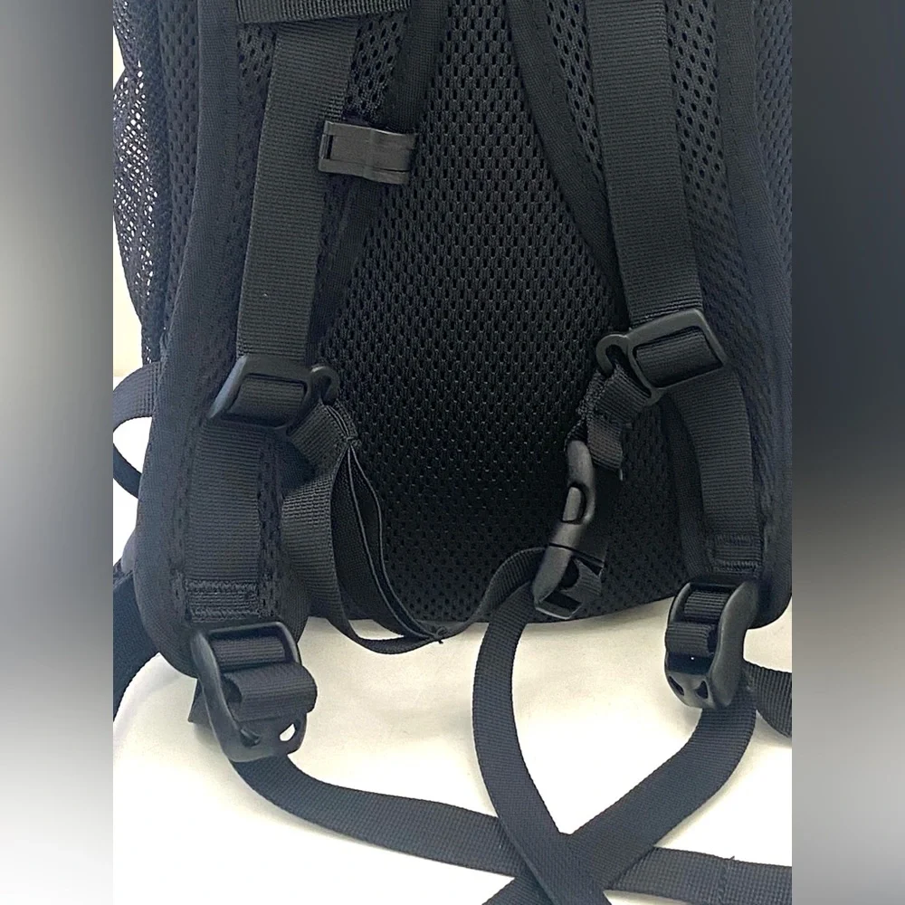 North Face UNISEX Black Flight DayPack/Backpack/Hydration Pack