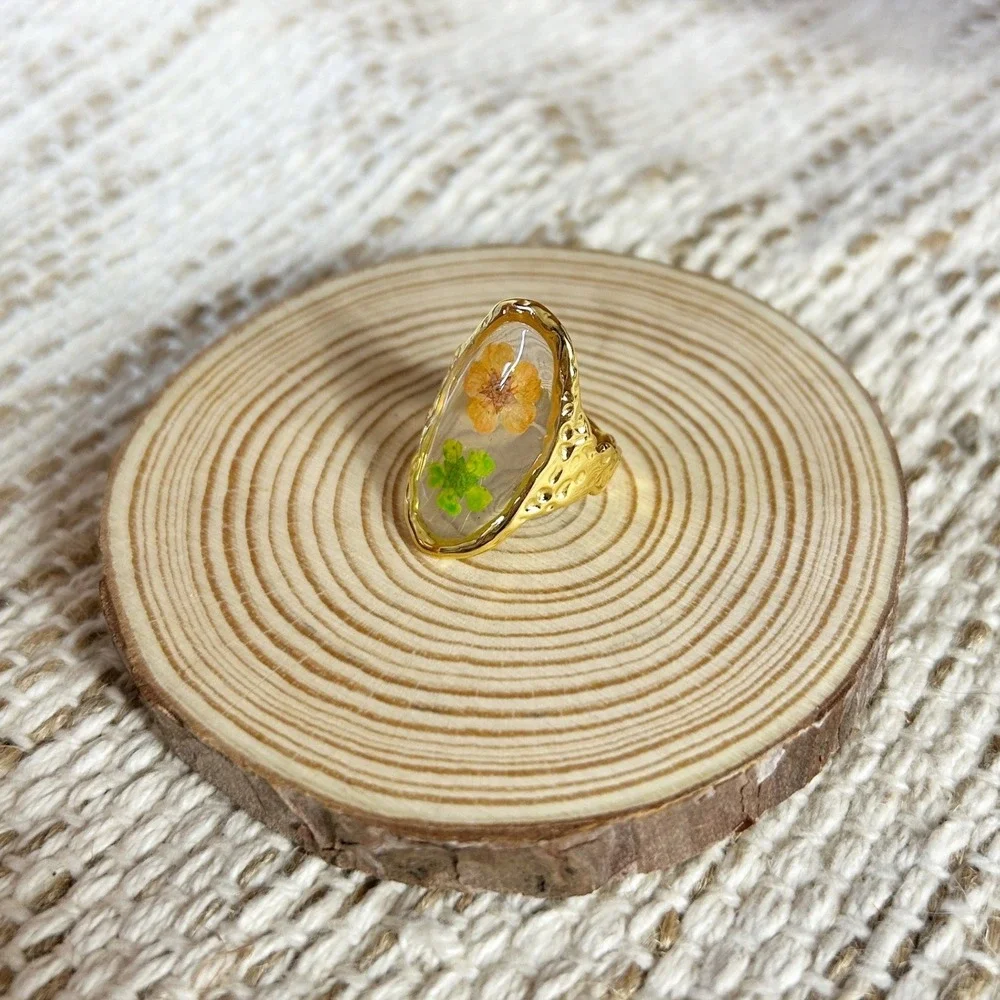 Dried Flower Gold Tone Oval Resin Ring Adjustable‎ Boho Gardencore Dainty