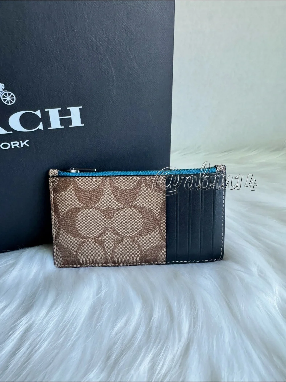 Coach zip card