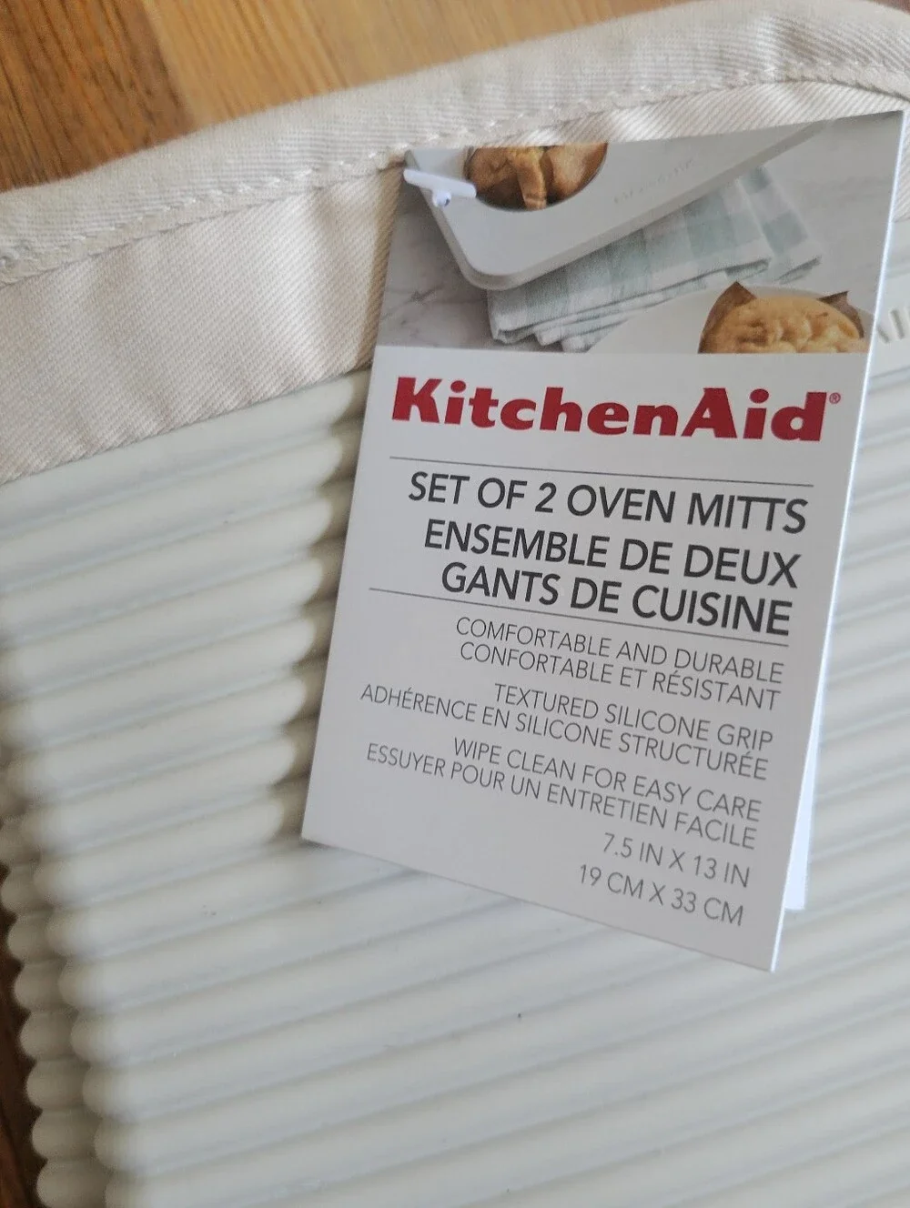 NWT Kitchen Aid Oven Mitts Set Silicone Grip