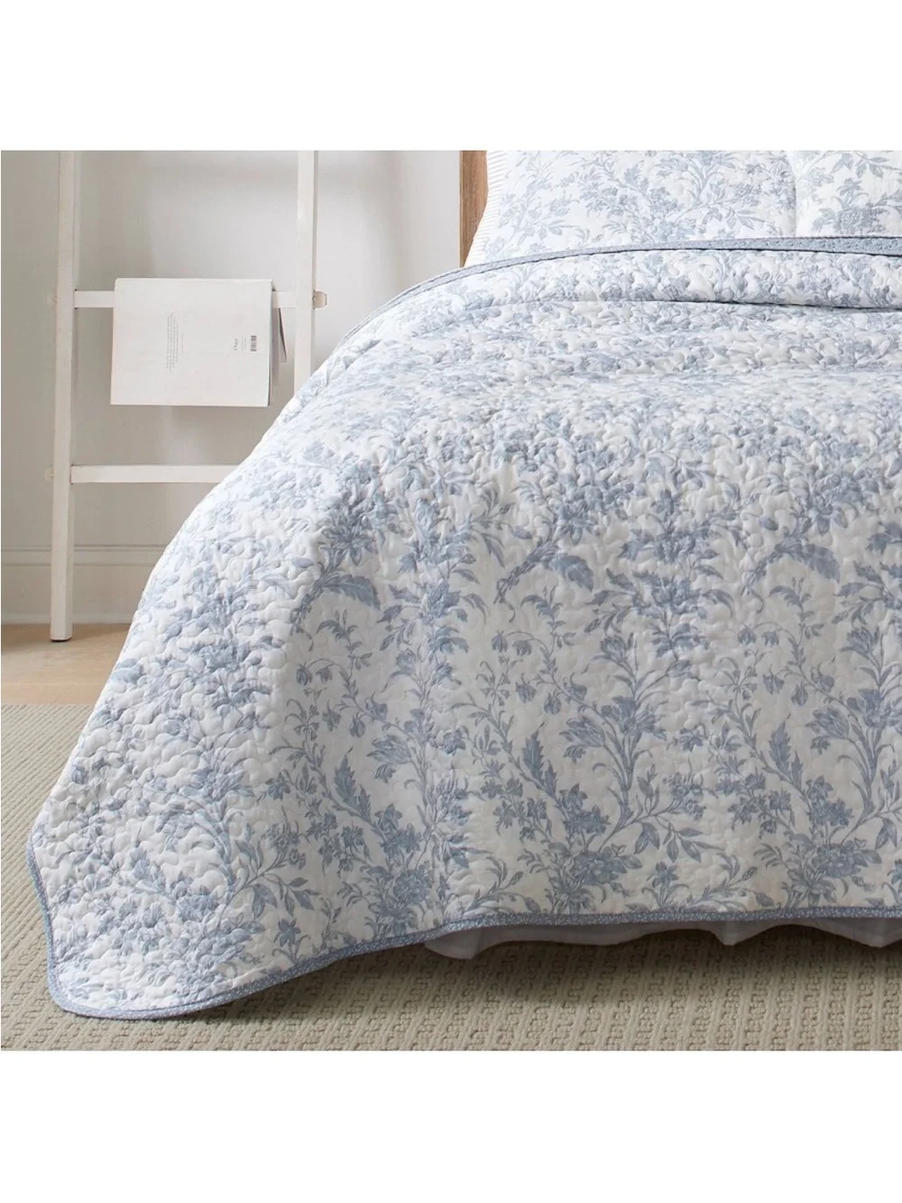 Elegant 4-Piece King Blue Amberley Floral Quilt Set Reversible Bonus ThrowPillow