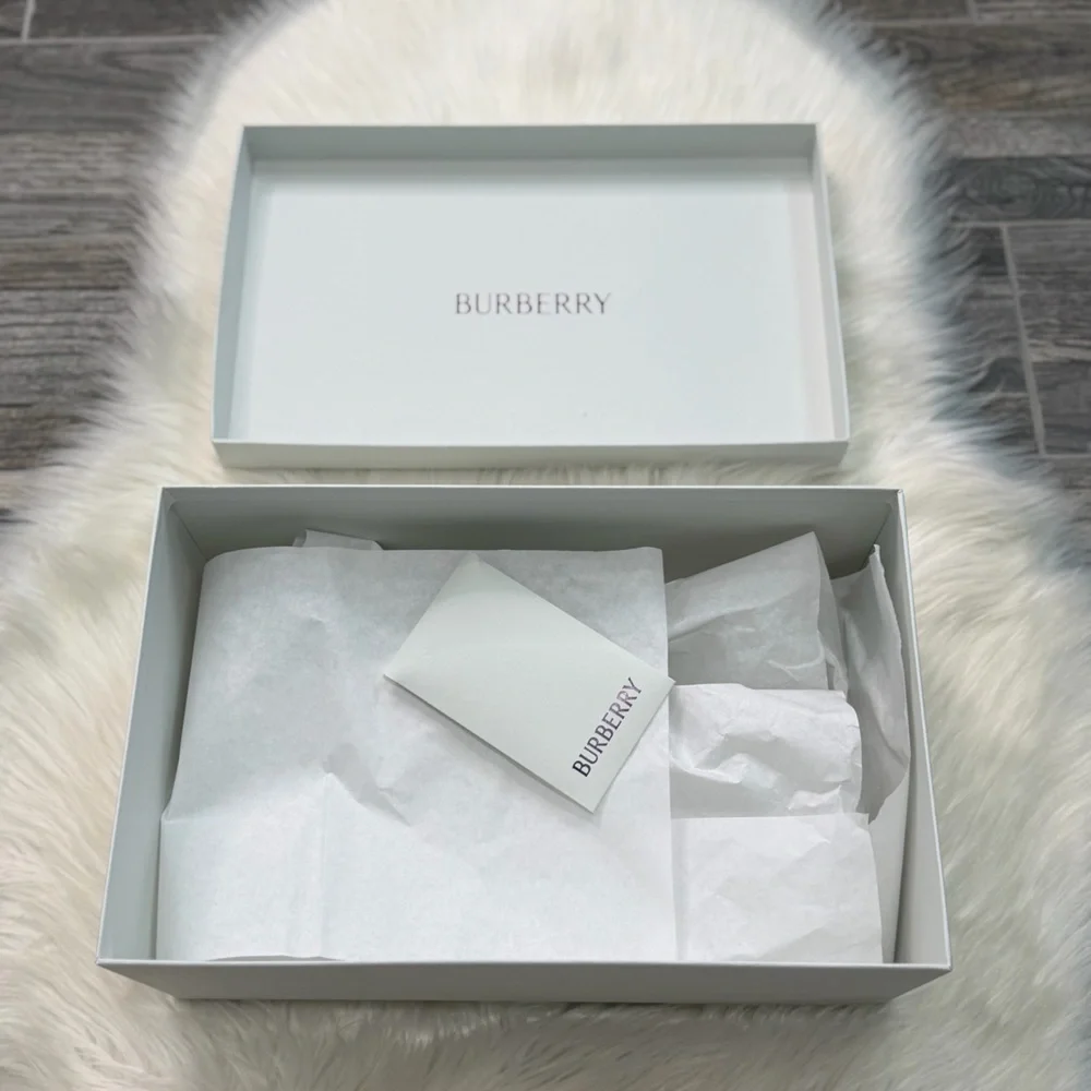 Burberry or blue 13”