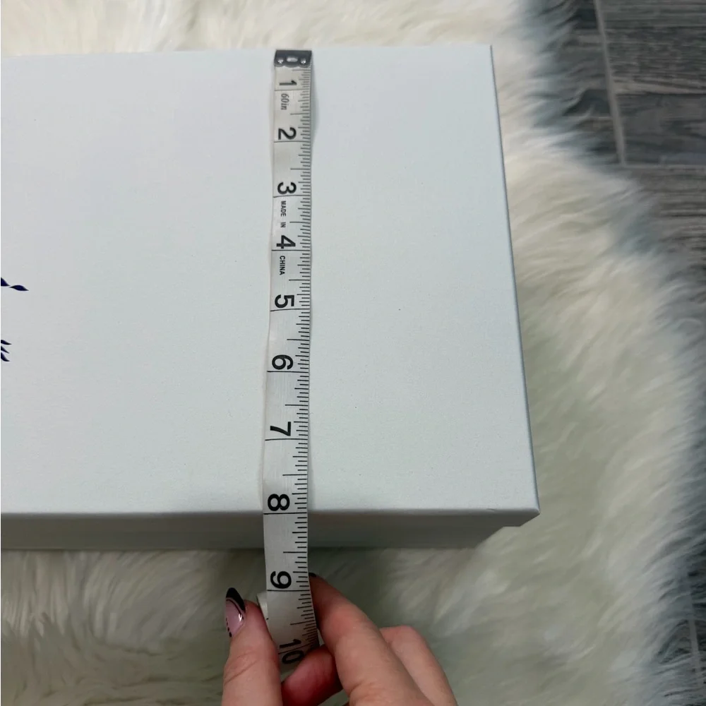 Burberry display makeup can