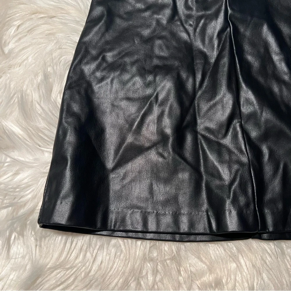 Divided H&M Women's Sz Small Faux Leather Mini Skirt Black Zip Side Lined A-Line